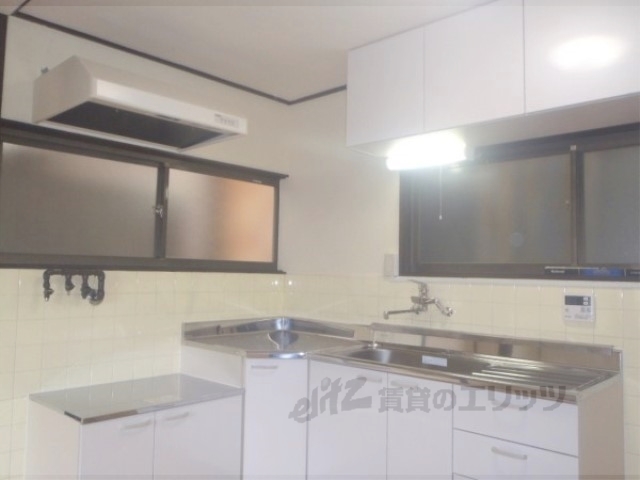 キッチン　広々としておりお料理も楽々です