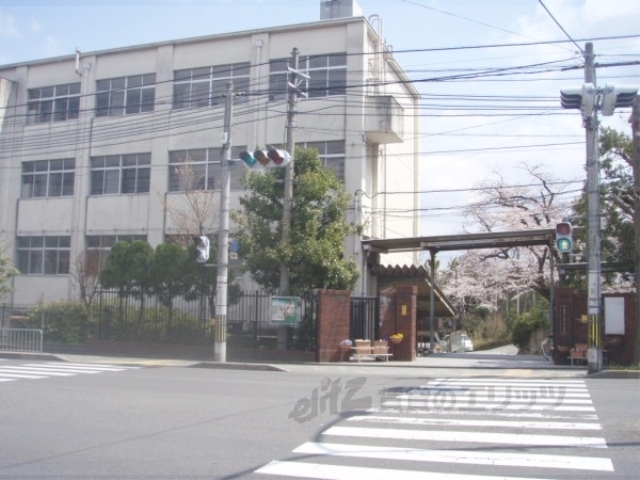 中学校　旭丘中学校（中学校）まで270m