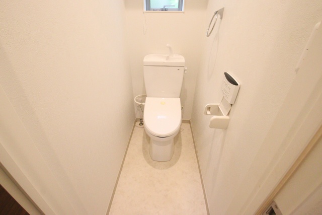 トイレ　※別室の参考写真の為、現況優先です。