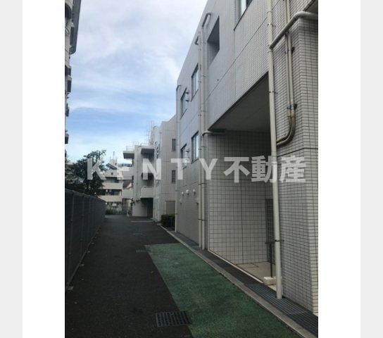 建物外観　外観駐車場道路