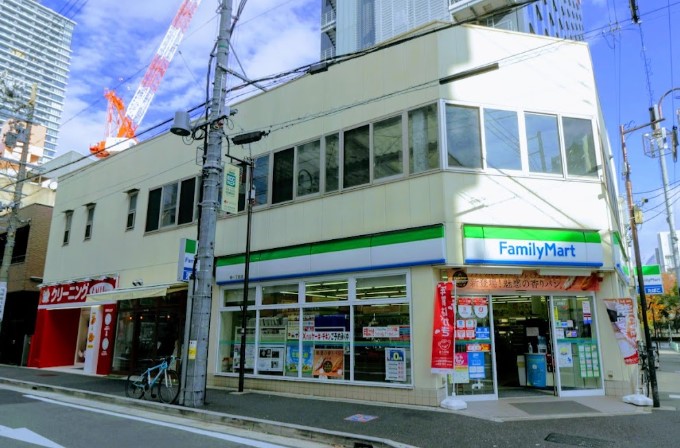 コンビニ　ファミリーマート 栄一丁目店（コンビニ）まで296m