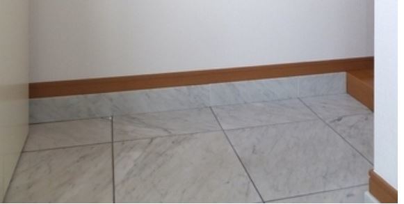 玄関　※別部屋参考写真