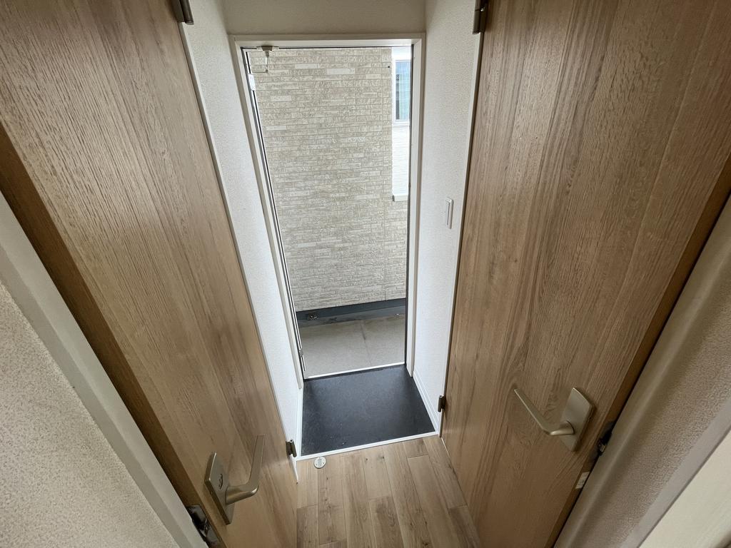 玄関　※別号室参考写真