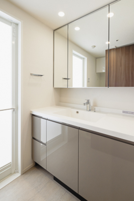 洗面設備　※写真は同タイプ住戸です。