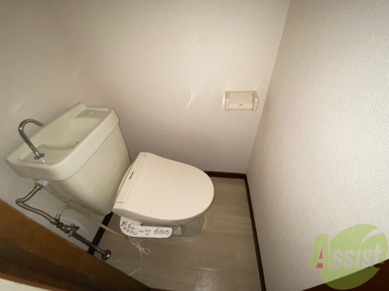 トイレ　温水洗浄便座は使い勝手も良く嬉しいですね。