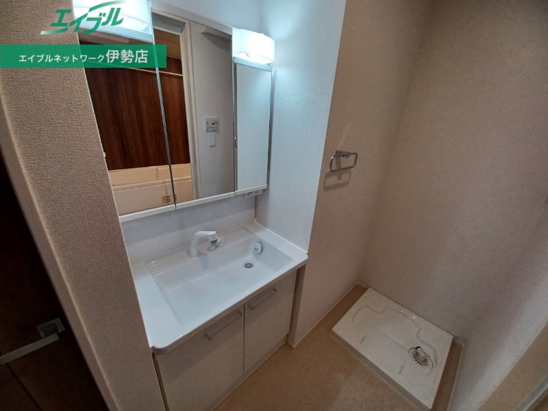 洗面設備　同型参考写真