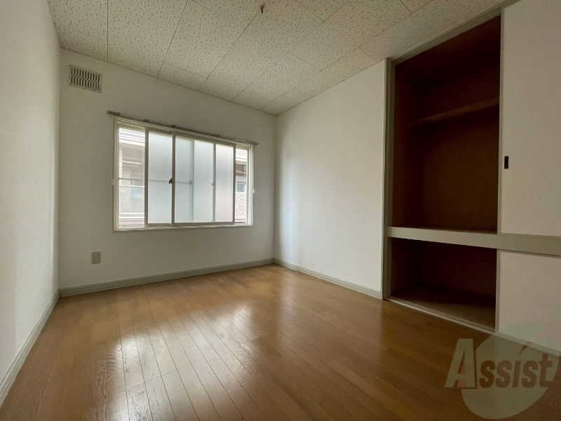 その他部屋・スペース　こちらのお部屋は光が差し込む、温かみのあるお部屋です。