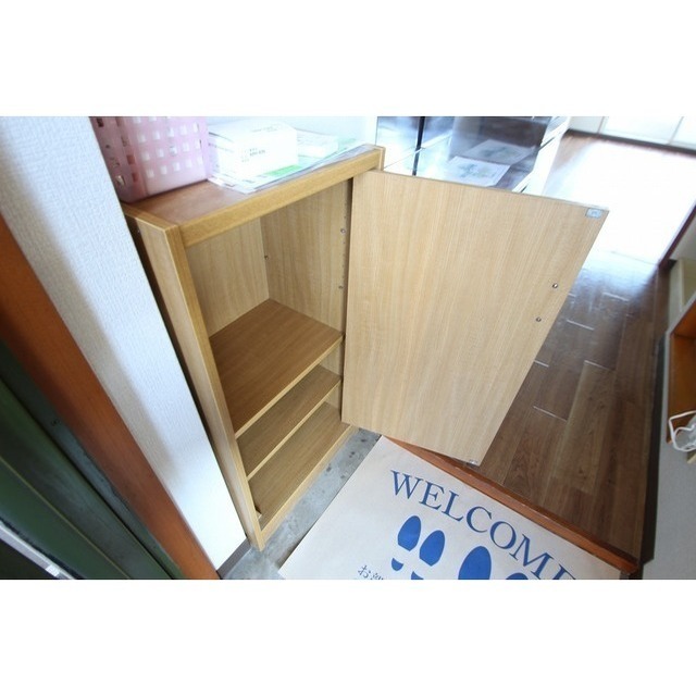 玄関　下駄箱つき