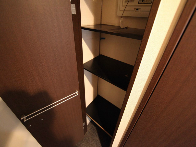 玄関　玄関　シューズボックス付（収納充実してます）