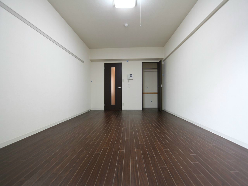 居室・リビング　洋室10.5帖　クローゼット（収納充実してます）