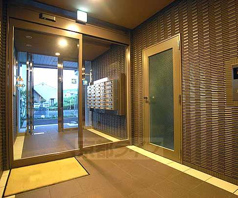 エントランス　豪華なエントランス。オートロック付き。