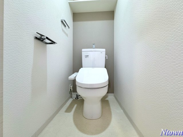 トイレ　落ち着いた色調のトイレです