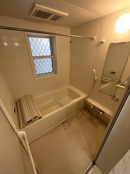 バス・シャワールーム　広々１坪タイプのバスルーム