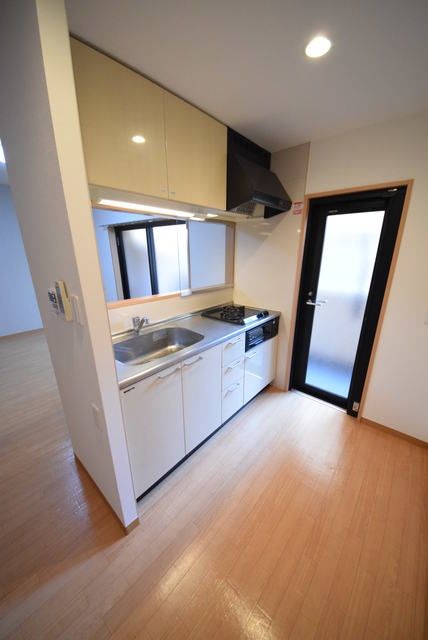 キッチン　※同建物　同タイプ間取り　設備施工例　現況優先