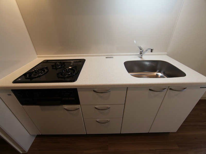 キッチン　システムキッチン（ガス3口・グリル付）