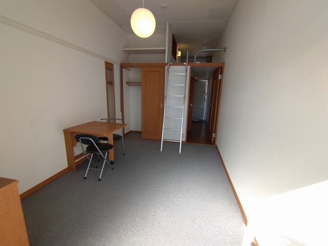 居室・リビング　1階はフローリング仕様です。