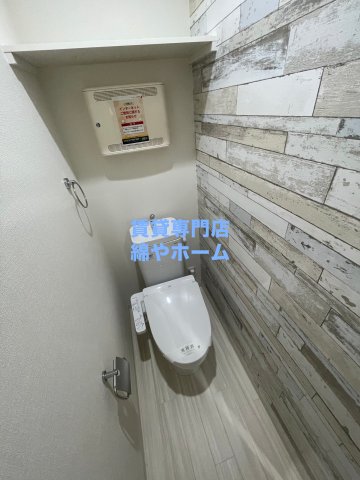トイレ　落ち着いた色調のトイレです