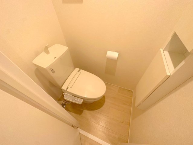 トイレ　綺麗なトイレにはウォシュレット標準装備です。