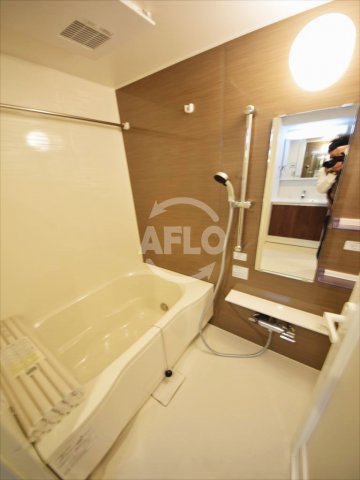 バス・シャワールーム　エスパシオ・コモド大阪新町　浴室