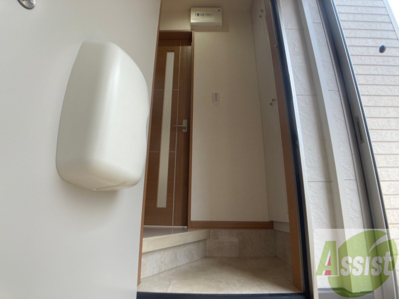 玄関　玄関の様子です。明るい印象ですね。気分もあがりそう。