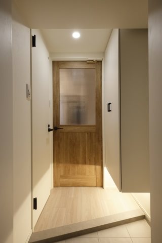 玄関　※同物件別号室参考写真