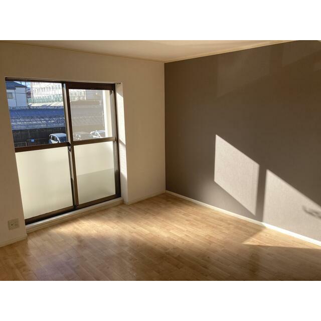 居室・リビング　只今修繕中！内見先行受付中！別のお部屋の写真となります。現況