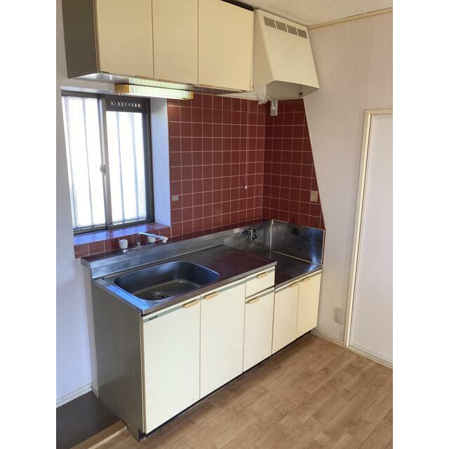 キッチン　只今修繕中！内見先行受付中！別のお部屋の写真となります。現況