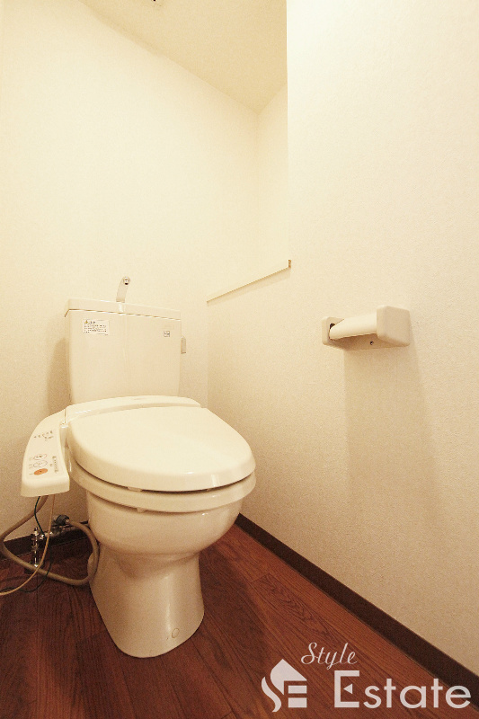 トイレ　温水洗浄便座付き