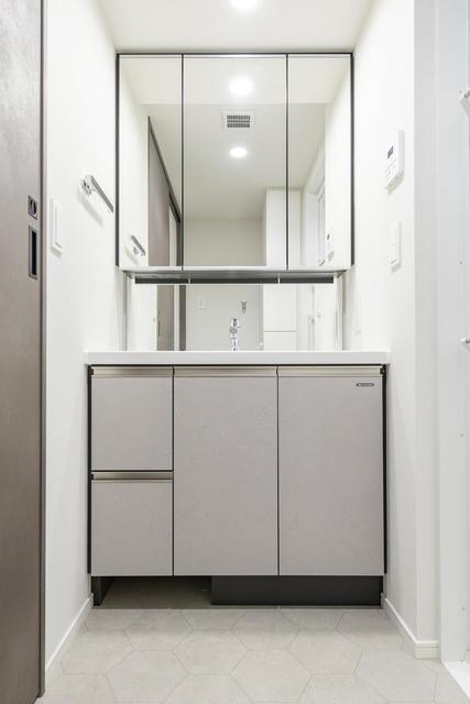 洗面設備　※写真は同タイプ住戸です。