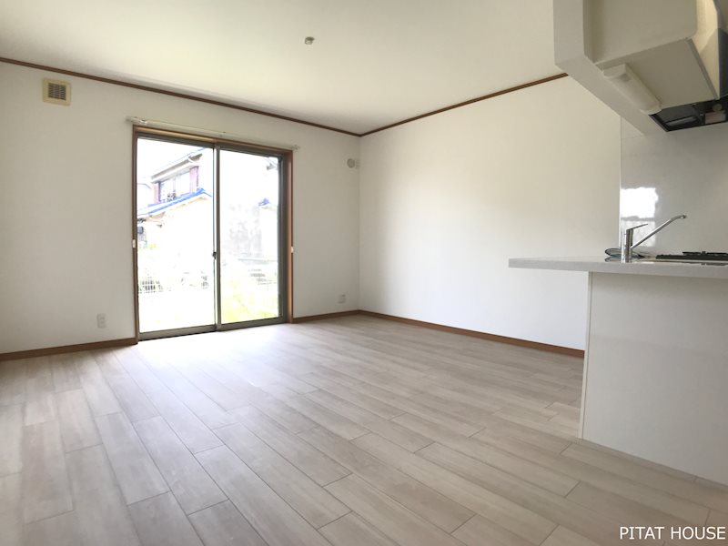 居室・リビング　同物件別部屋