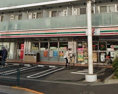 コンビニ　セブンイレブン板橋東新町1丁目店（コンビニ）まで70m