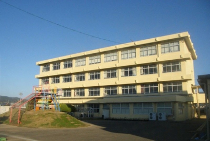 小学校　浜松市立中川小学校（小学校）まで1705m
