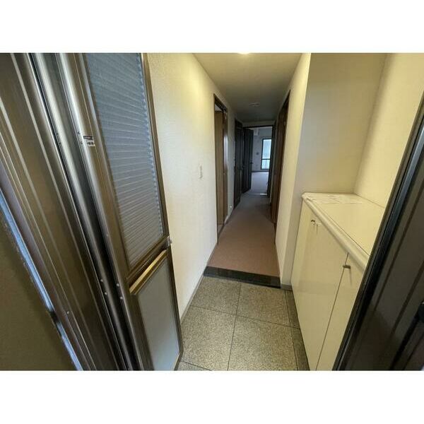 玄関　同物件、別号室の写真です。