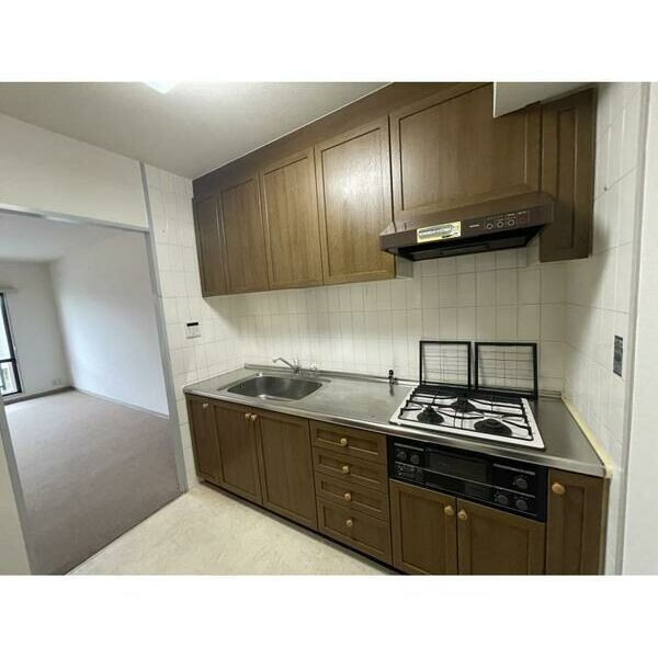 キッチン　同物件、別号室の写真です。