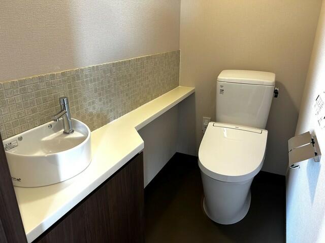 トイレ　※写真は同タイプ住戸です。