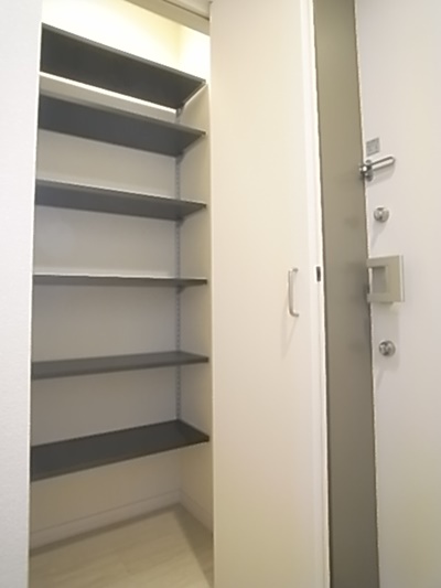 玄関　写真は新築時のものになります