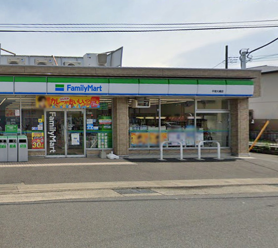 コンビニ　ファミリーマート（コンビニ）まで674m