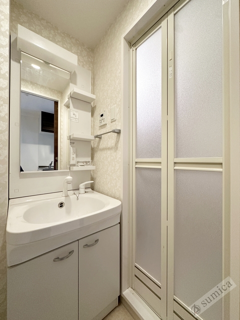 洗面設備　シャンプードレッサー付き・朝シャンもこちらで♪♪