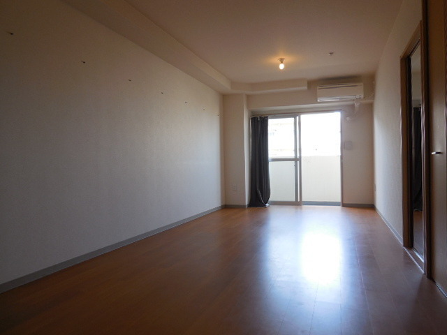 居室・リビング　※別部屋参考写真