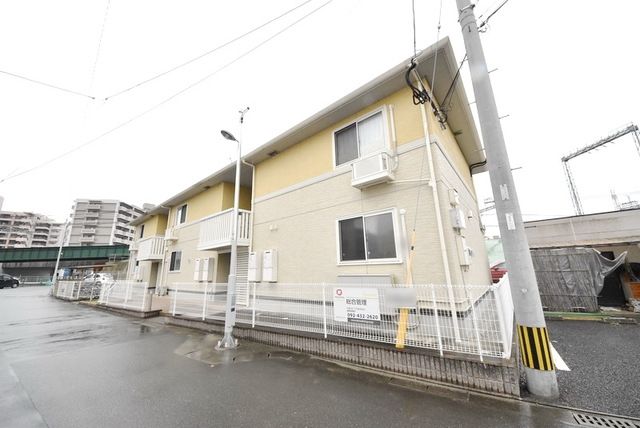 建物外観　明るい色を基調とした外観です