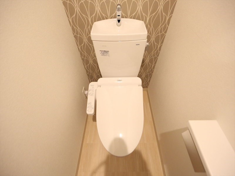 トイレ　温水洗浄暖房便座付トイレ