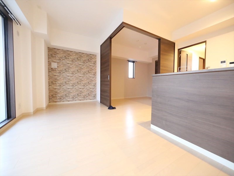 居室・リビング　ＬＤＫ12.7帖　洋室5.4帖　つなげても仕切っても使えます