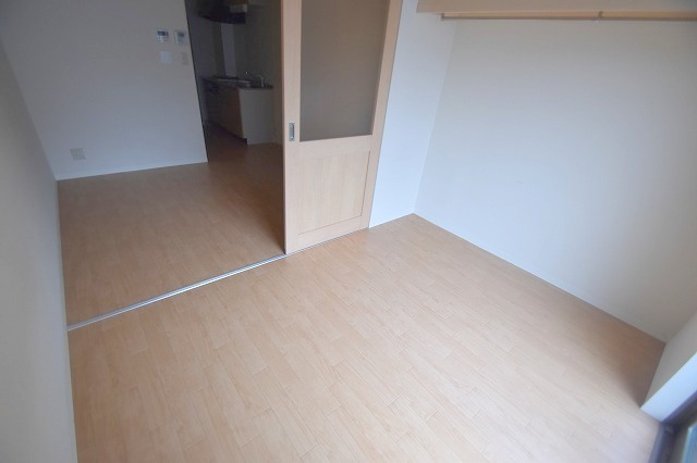 居室・リビング　広々洋室10.6帖・1R