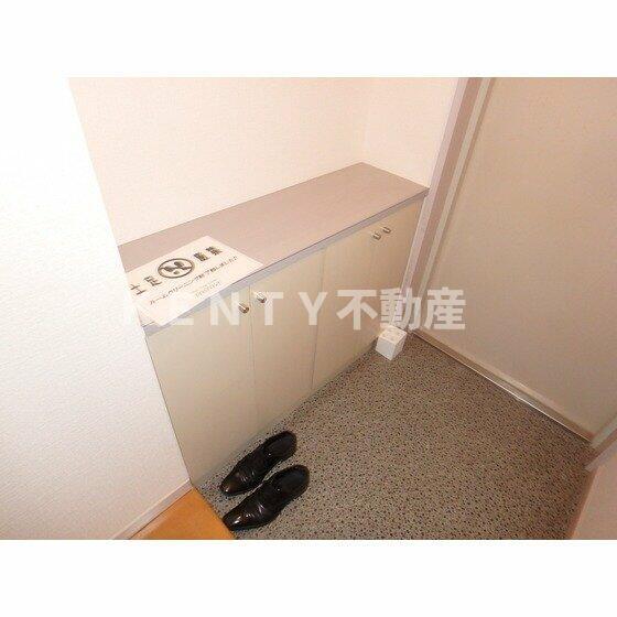 玄関　収納もある玄関です