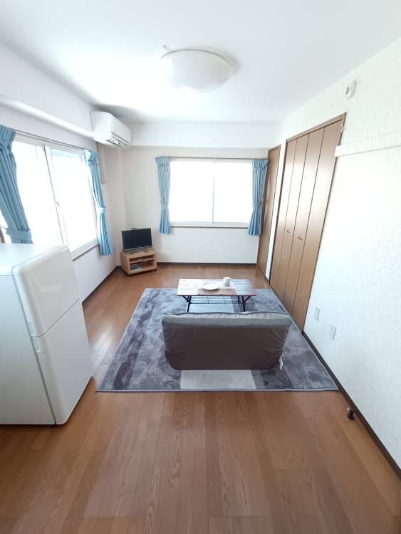 居室・リビング　２面採光の角部屋です☆