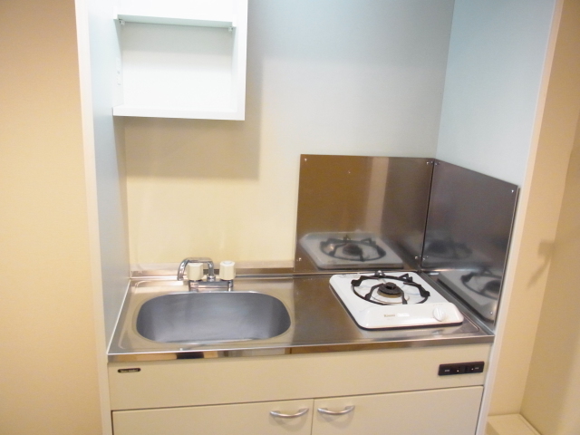 キッチン　参考写真（同建物反転タイプ別部屋のものです）