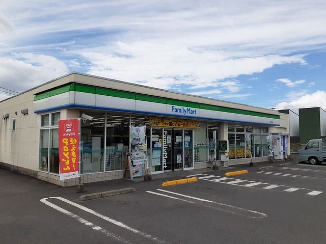 コンビニ　ファミリーマート 国分向花店（コンビニ）まで1100m