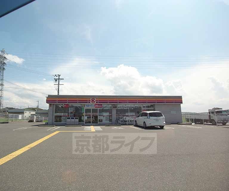 コンビニ　ファミリーマート 木津大谷店（コンビニ）まで710m