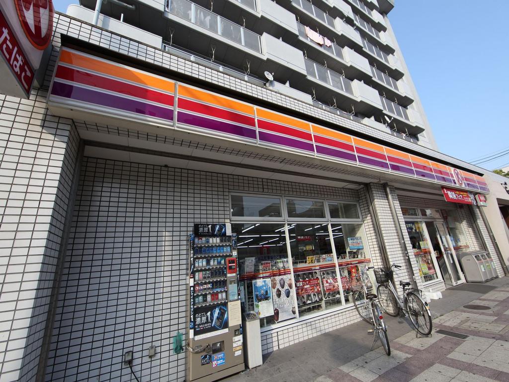 コンビニ　サークルＫ いりなか駅ビル店 (コンビニ)（コンビニ）まで320m