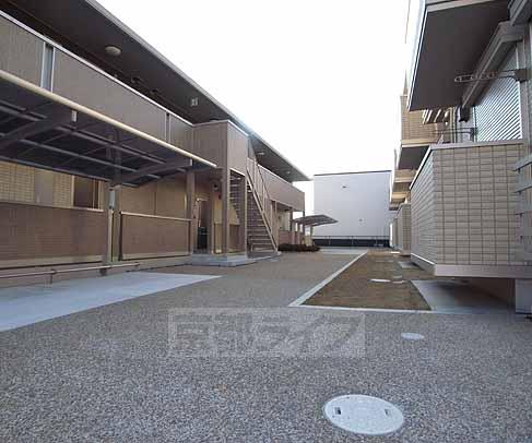 庭　Ａ棟とＢ棟の間はちょっとした庭です・